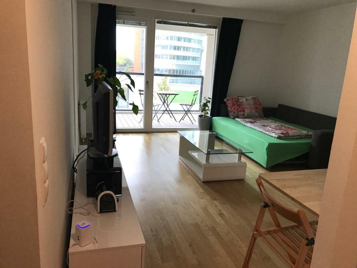 Apartment With Parking On Premise Vienna Exterior photo