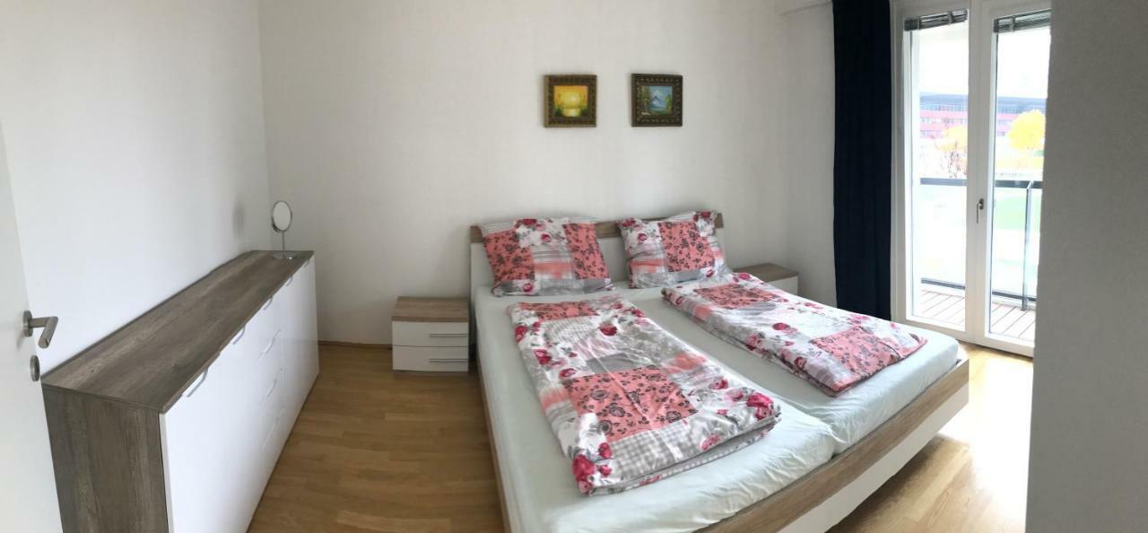 Apartment With Parking On Premise Vienna Exterior photo